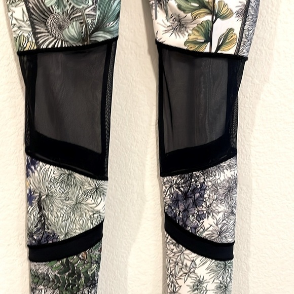 Calia Women’s Leggings Small Tropical Colorful Floral Activewear Workout - Picture 8 of 17